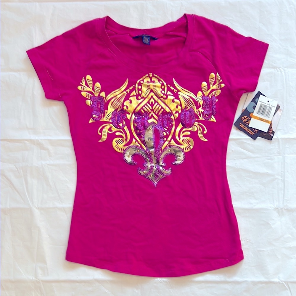 Dereon Pink Fitted Graphic Tee Short Sleeve